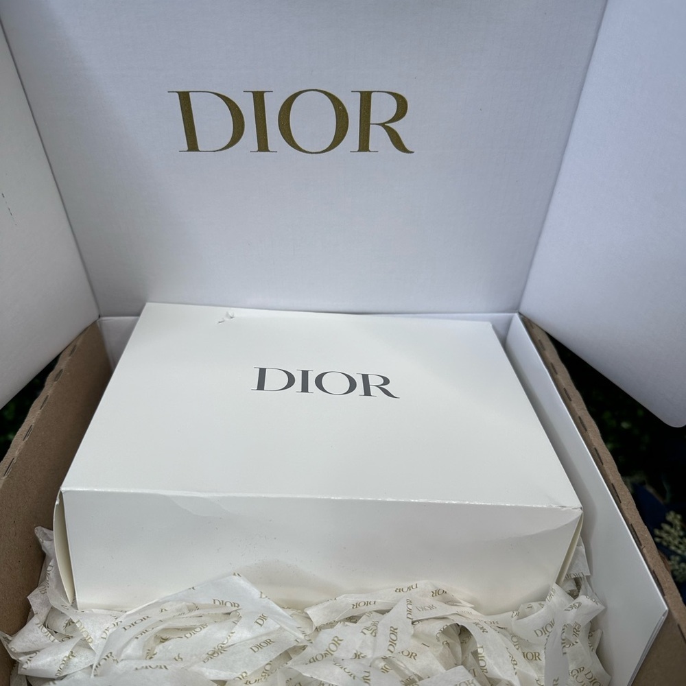 NIB Dior Red zip around small bag - Picture 13 of 13